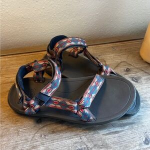 TEVA sandals Velcro summer beach size 7 Women’s 9 Blue Red Active Water